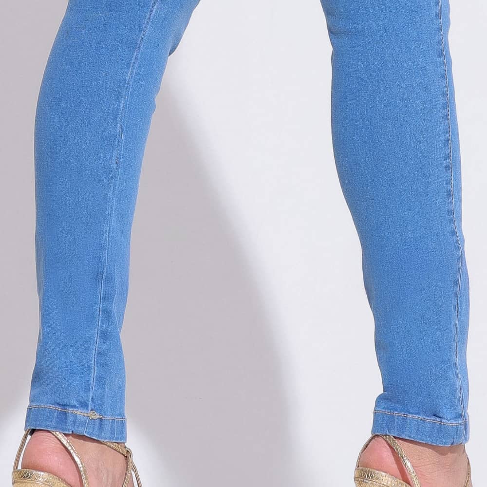 Calça Feminina Jeans Azul Claro Básico Essencial Docebe