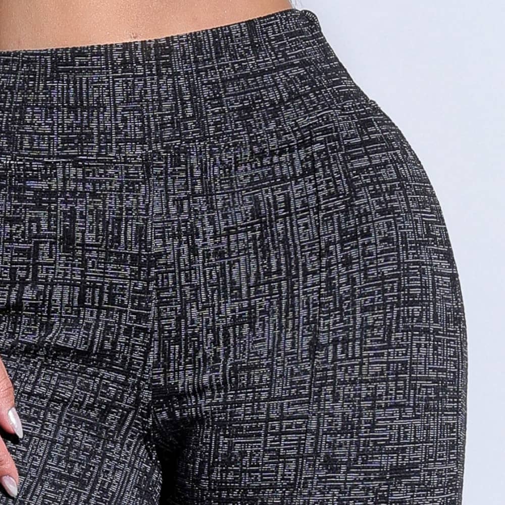 Calça Flare Feminina Preta Confortável com Estampa Discreta Docebe