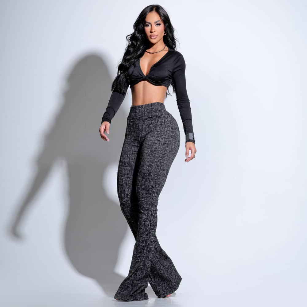 Calça Flare Feminina Preta Sofisticada com Cós Alto Docebe