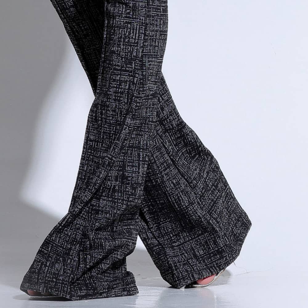Calça Flare Feminina Preta Moderna com Estilo Elegante Docebe