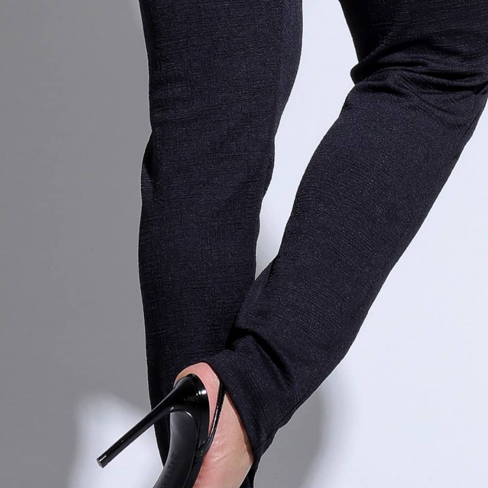 Calça Feminina Preta de Tecido Versátil Docebe
