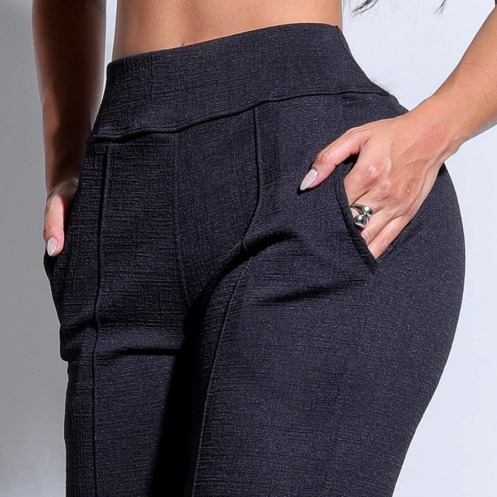 Calça Feminina Preta de Tecido Básica Docebe
