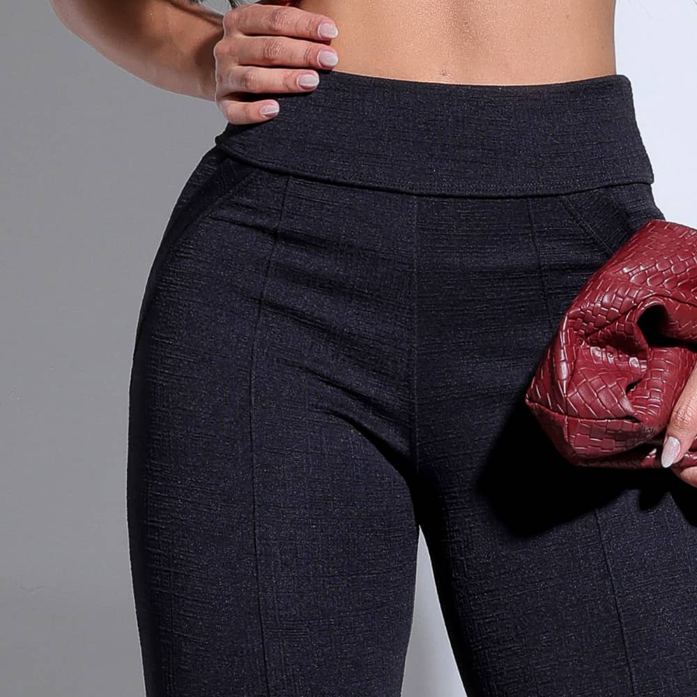 Calça Feminina Preta Flare Estilo Moderno Docebe