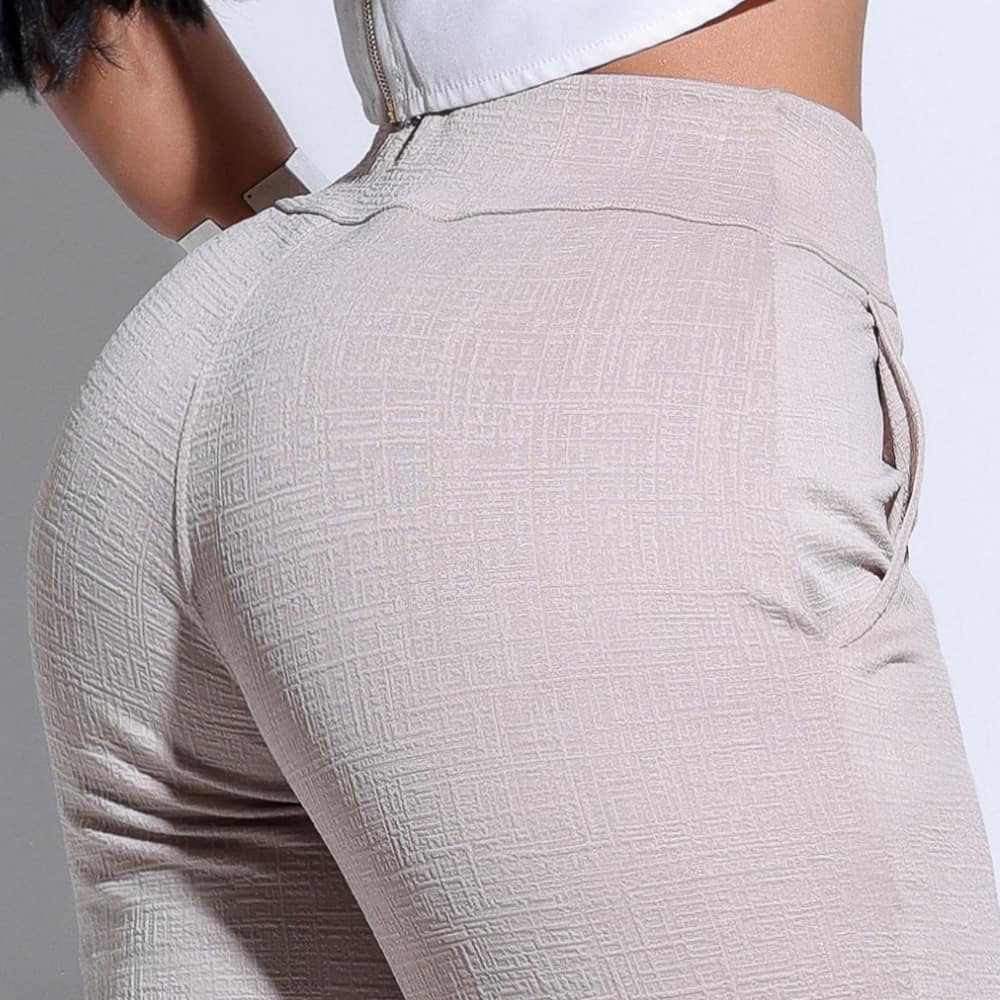 Calça Feminina Bege de Alfaiataria com Bolsos Frontais Docebe
