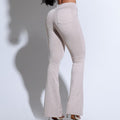 Calça Feminina Bege Reta com Toque de Alfaiataria Docebe