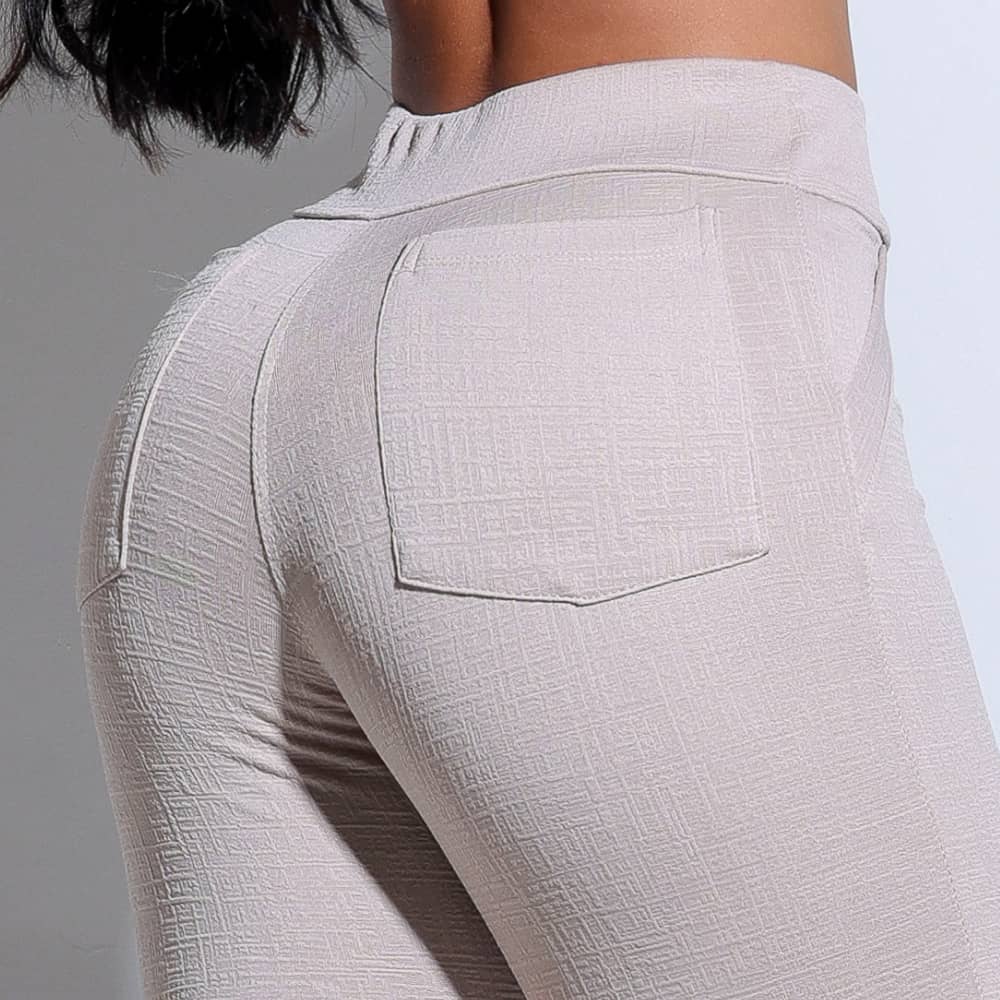 Calça Feminina Bege Estilo Executivo Flare Docebe