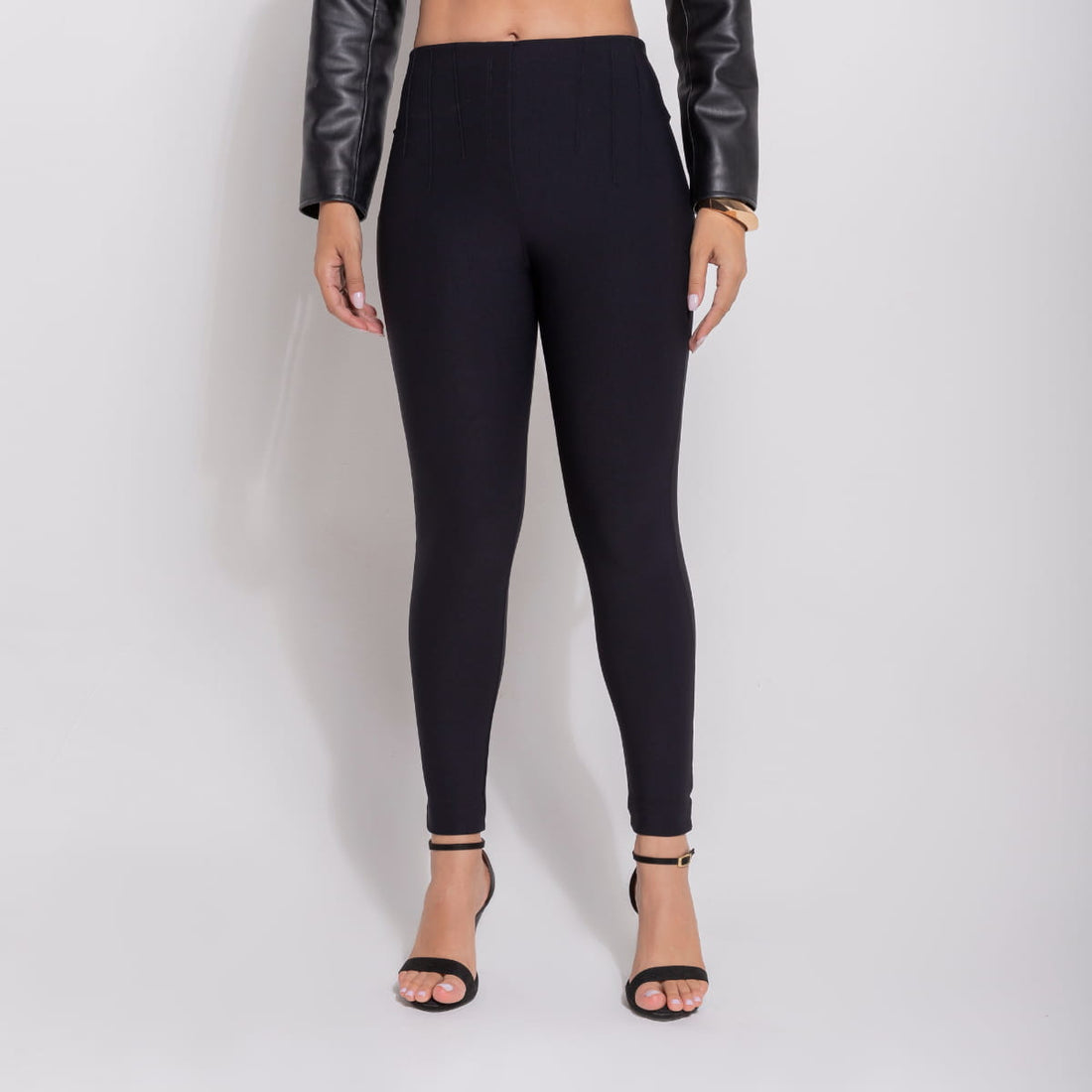 Calça Modeladora Skinny Cós Alto Preta - BE600